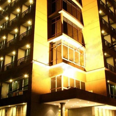 Herald Suites Solana Makati City Exterior photo