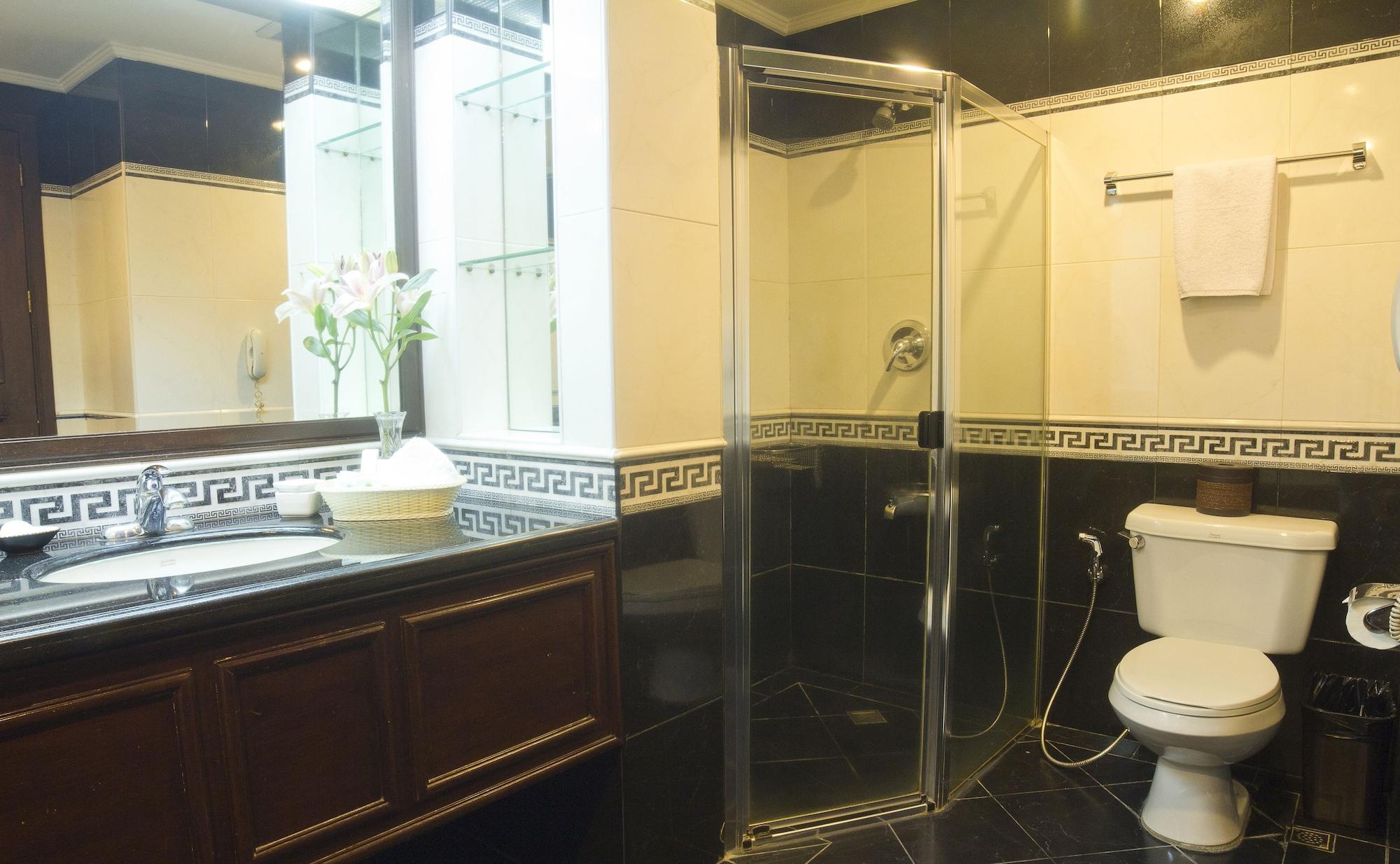 Herald Suites Solana Makati City Exterior photo