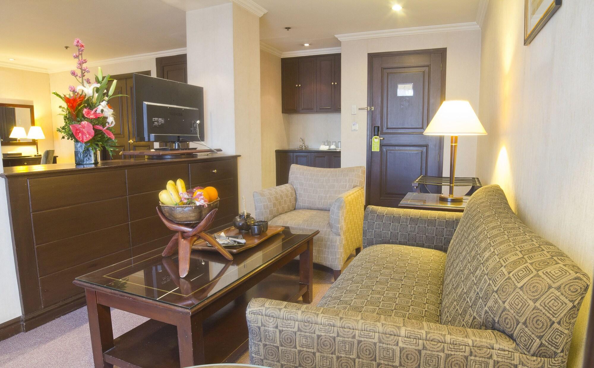 Herald Suites Solana Makati City Exterior photo