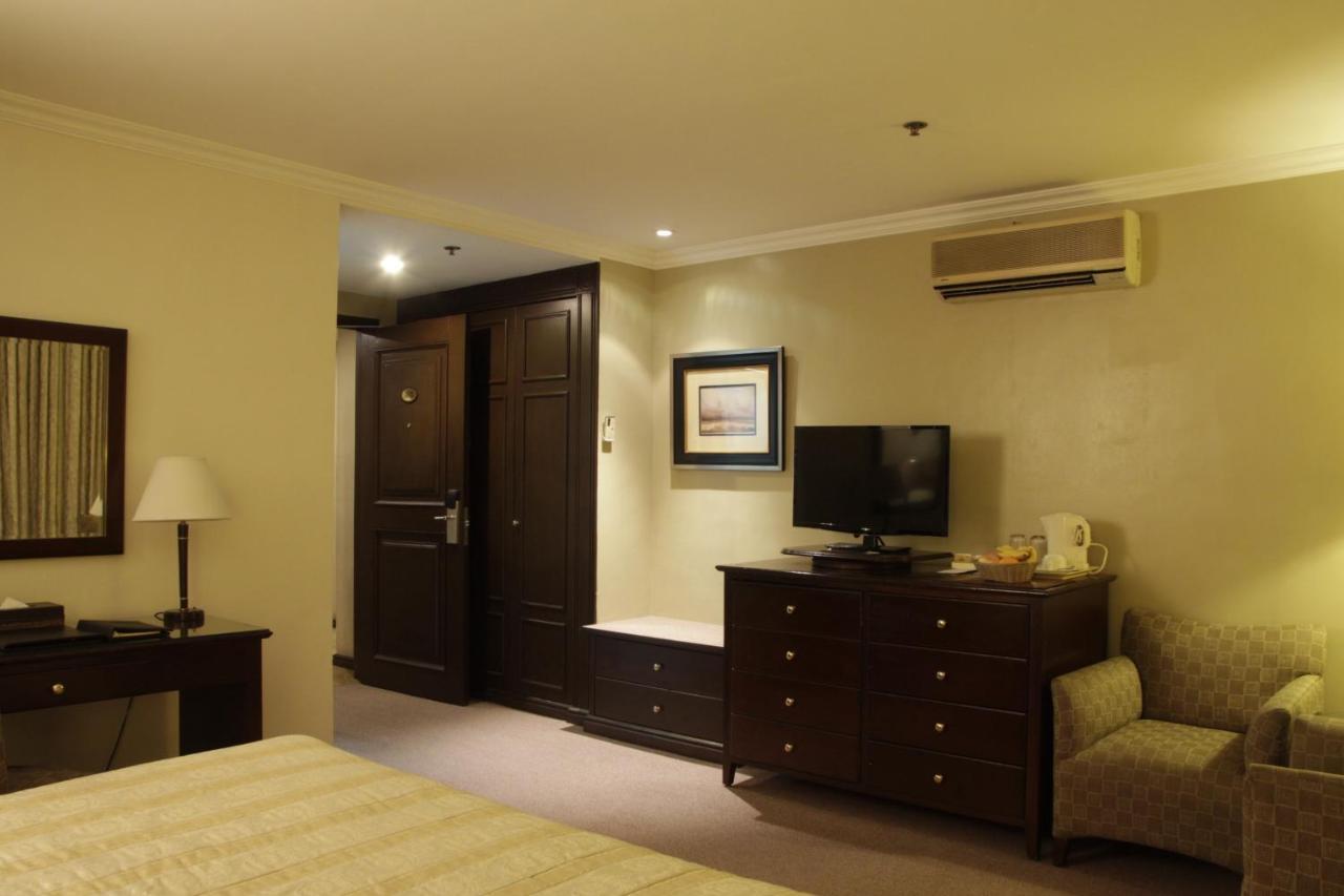 Herald Suites Solana Makati City Exterior photo
