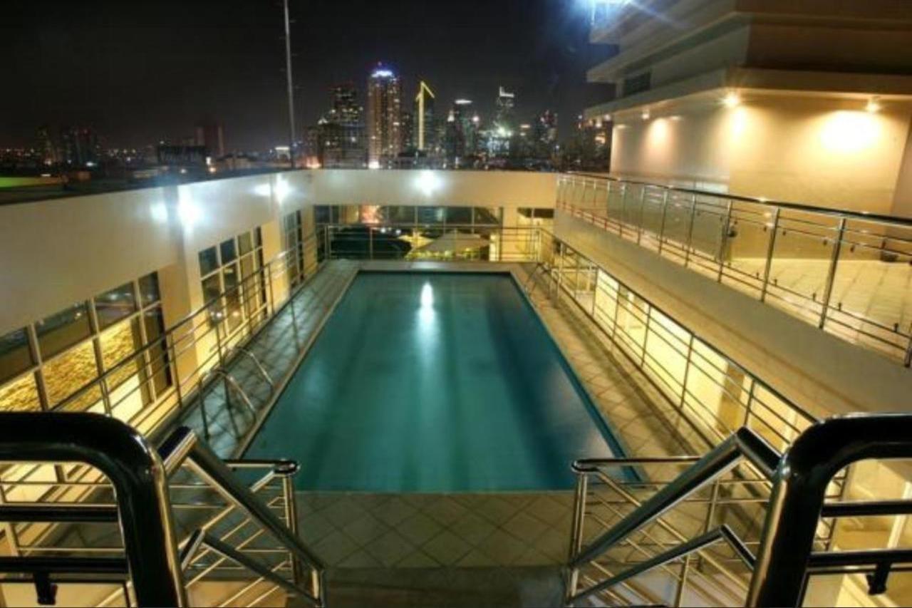 Herald Suites Solana Makati City Exterior photo
