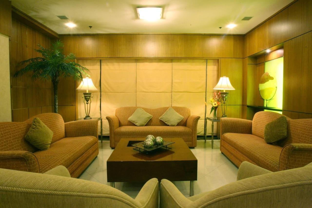 Herald Suites Solana Makati City Exterior photo