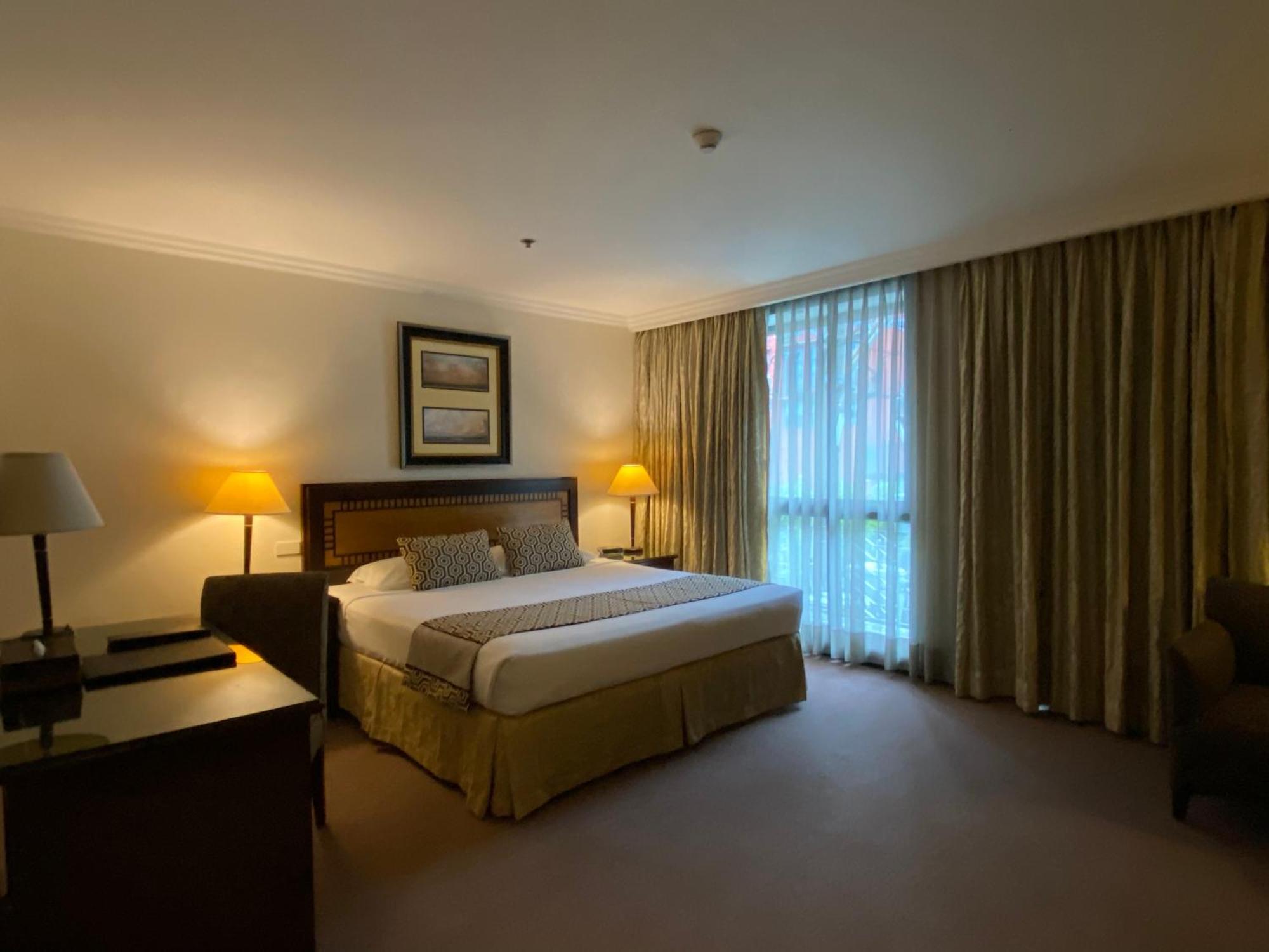 Herald Suites Solana Makati City Exterior photo