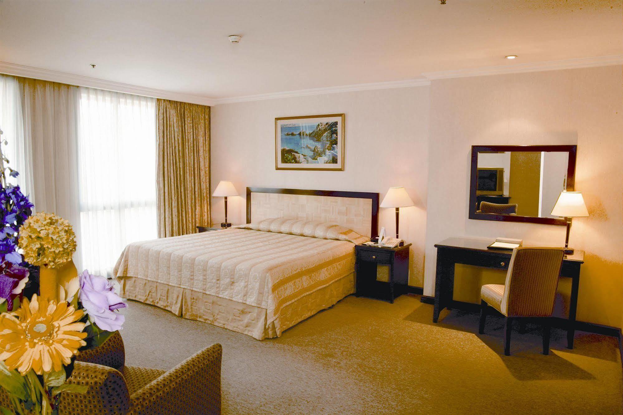 Herald Suites Solana Makati City Exterior photo